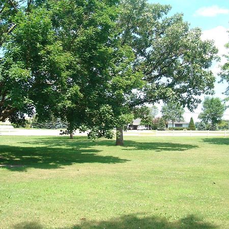 Parkview Motel Oelwein Exterior photo