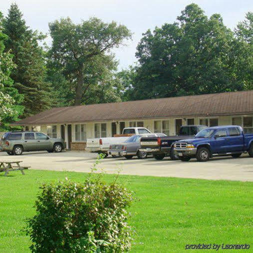 Parkview Motel Oelwein Exterior photo